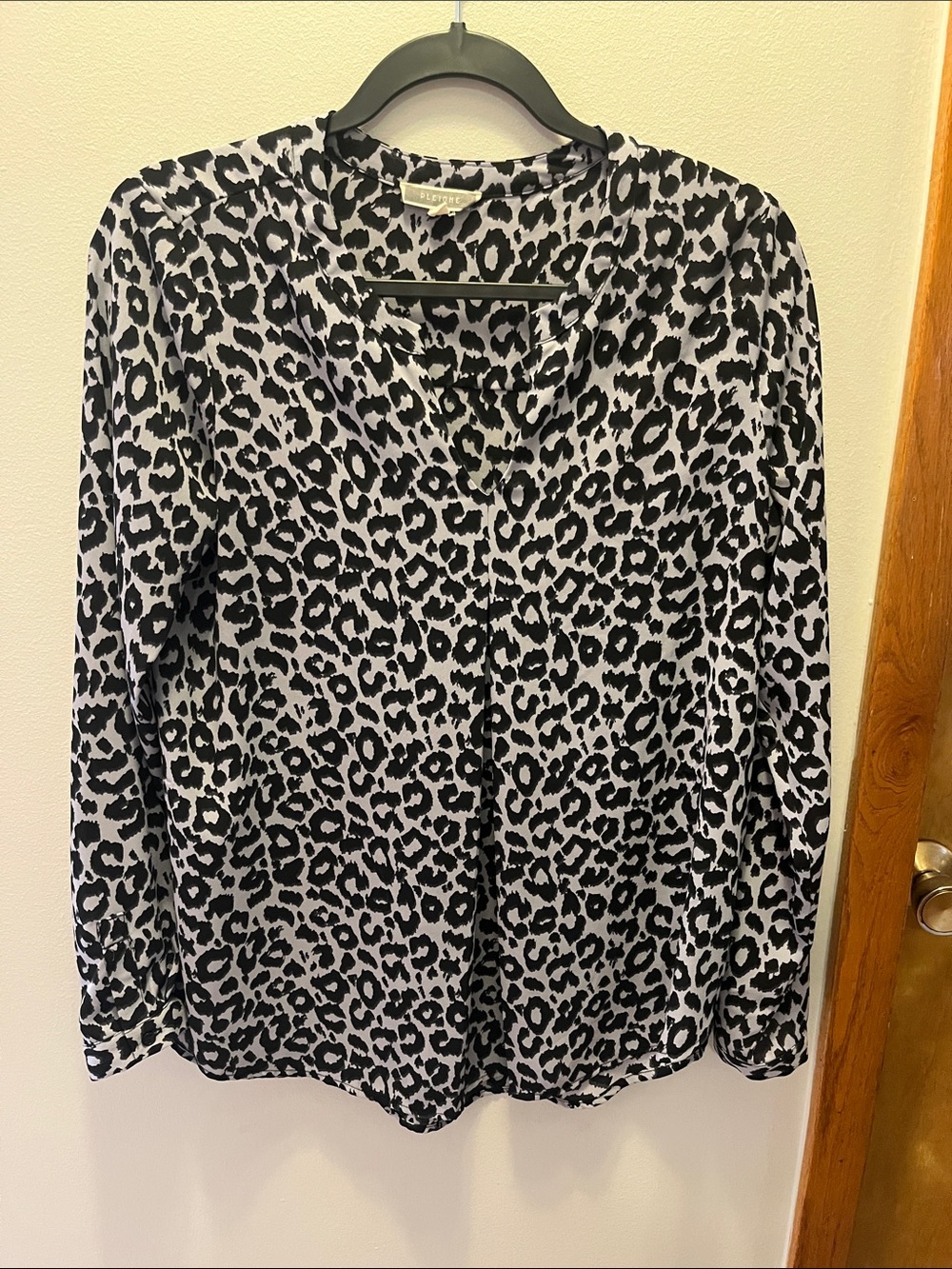 Pleione Black & White Leopard Print V-Neck Blouse